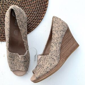 Toms Womens Shoes Tan Black Michelle Wedge Canvas Tiny Cheetah Print Size 9